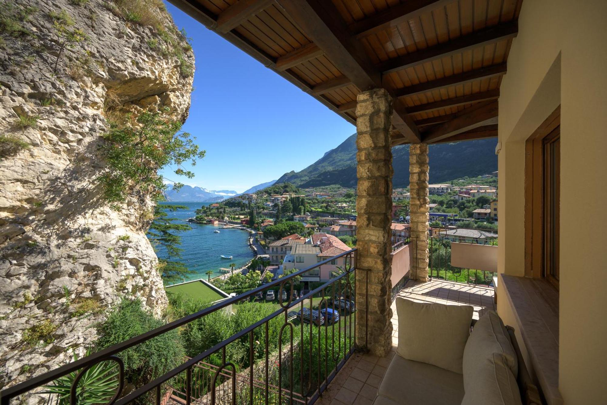 Breathtaking View. Apartment Малчезине Екстериор снимка